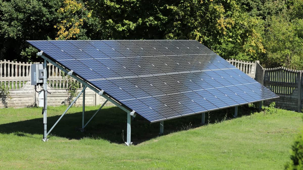 Homeowners have just weeks left to claim thousands in government incentives for brand-new solar panels: 'It's time … to get off the fence'.jpeg